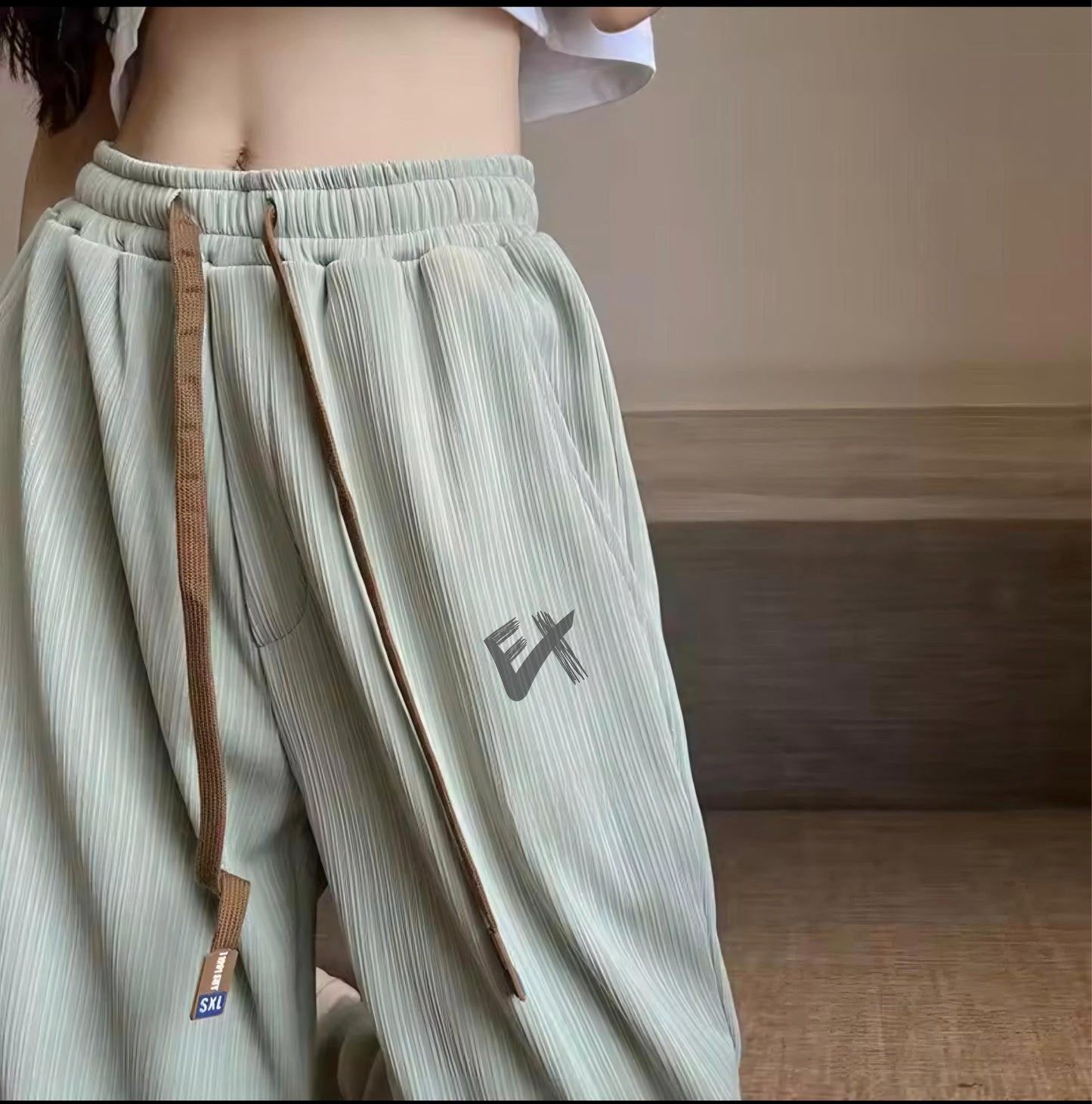 Classic Noir Straight Trouser For Queens (IPistachio)